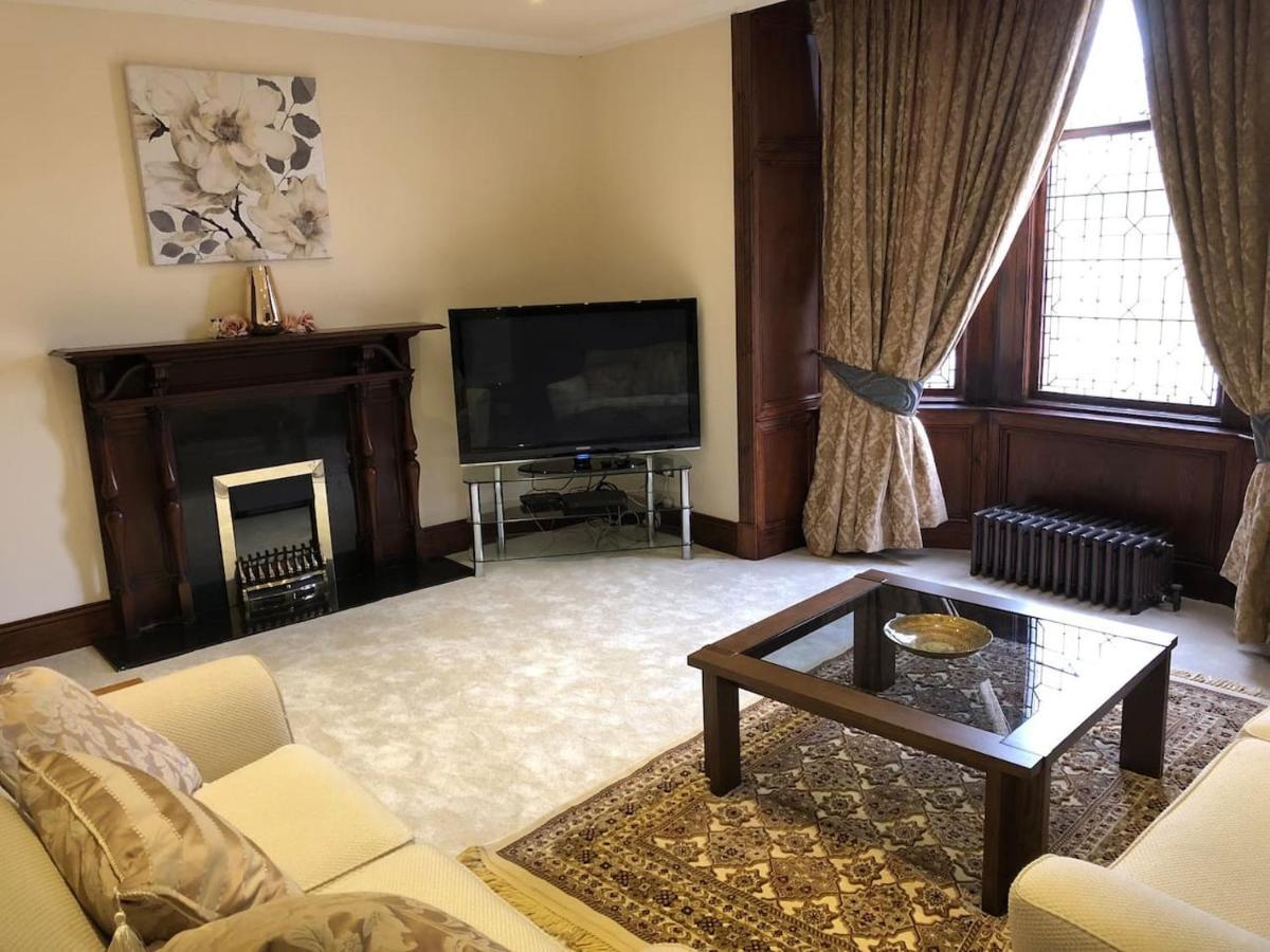 Beautiful 4-Bed Villa In غلاسغو المظهر الخارجي الصورة