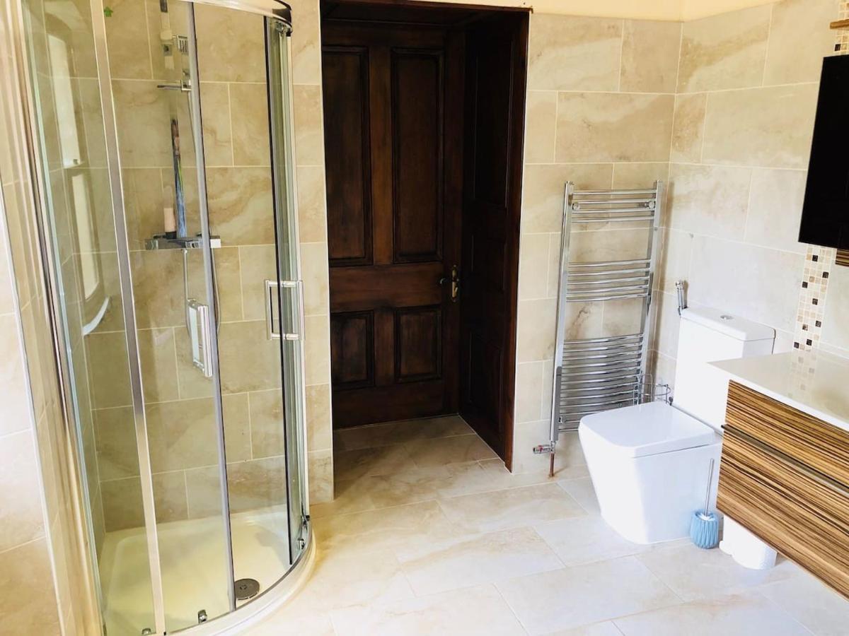 Beautiful 4-Bed Villa In غلاسغو المظهر الخارجي الصورة